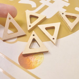 10Pieces,DIY Unfinished Laser Cut Wood Pendant,Natural Wood Earrings Blank,Wood Triangle Jewelry,Wood Shapes,Wood Hollow Triangle Shape，29mm