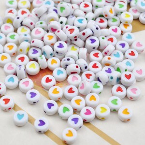 200 Stück， Gemischte Farbherzperlen, rotes und weißes Herz, Elastische Armbandperlen, DIY, Halskettenperlen，Schmuckperlen， 7 x 4 mm