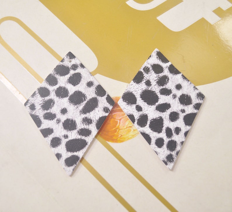 White Leopard Print Diamond Shaped Leather Pieces,8 pieces of Large Leather Diamonds,Leather Shapes for Earring Making,Die Cuts-VC5071#