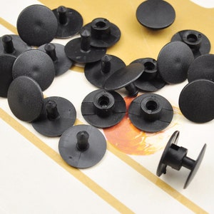 Accessori per scarpe nere, 10-100 set di rivetti di ricambio per parti di riparazione del fermo del bottone di fissaggio del cinturino rotto immagine 1