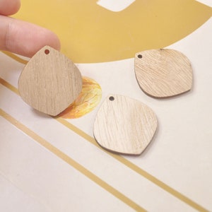 12Pieces,DIY Unfinished Laser Cut Wood Pendant,Natural Wood Earrings Blanks,Wooden Beads Jewelry,Wood Shapes,wood Drop Shape,34x31mm