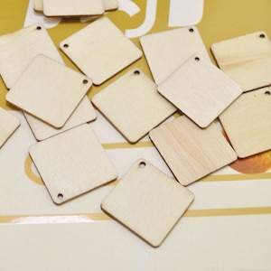 50St quadratische unbehandeltes Naturholz Ohrring Anhänger, Anhänger, geometrische Holz-Schmuck-Rohlinge Charme Zubehör DIY - 26mm