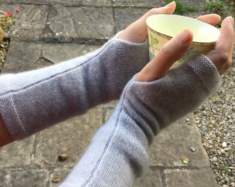 Pattern - knitted Hand Warmers in 4 ply, fingering yarn, suitable for beginners