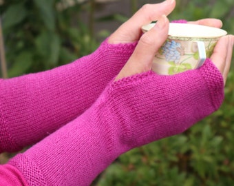 Pattern - knitted Hand Warmers in 4 ply, fingering yarn, some experience necessary
