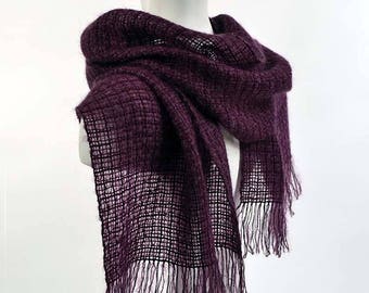 Handwoven scarf in kidmohair and tencel, dark purple. Kidmohair scarf, woven by hand, aubergine color.