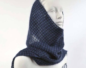 Navy blue handwoven scarf in kidmohair and tencel. Kidmohair sheer scarf, woven by hand, indigo color.