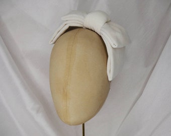 Ivory hair bow/velvet hair bow/50s hat/60s hat/velvet hat/bow headband/Pin Up Curl/Mrs Maisel/wedding hat/bow fascinator