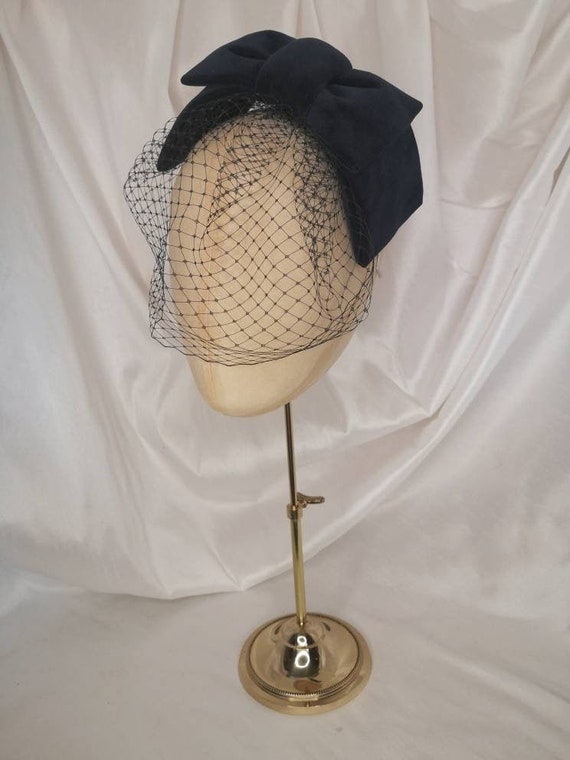 Velvet Bow Fascinator: Black Veiled Cocktail Hat, Pin up 
