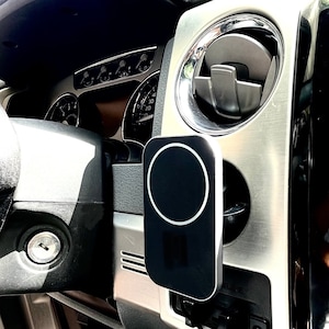 Ford F150 MagSafe Wireless Charging Phone Mount: Integrated Dash Install