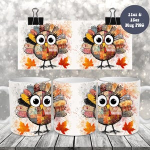 Peut inclure: Mugs en céramique blanche avec un motif de dinde colorée, présentant un motif patchwork et de grands yeux. Le motif comprend des feuilles d'automne et est affiché avec une impression assortie maintenue par une pince. Le texte "11oz & 15oz Mug PNG" est également visible.