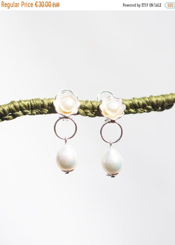 CLIPS on Earrings White /& Copper Earrings White Mother of Pearl Dangle drop Mother of pearl French design Handmade Nickel free Gift for her
