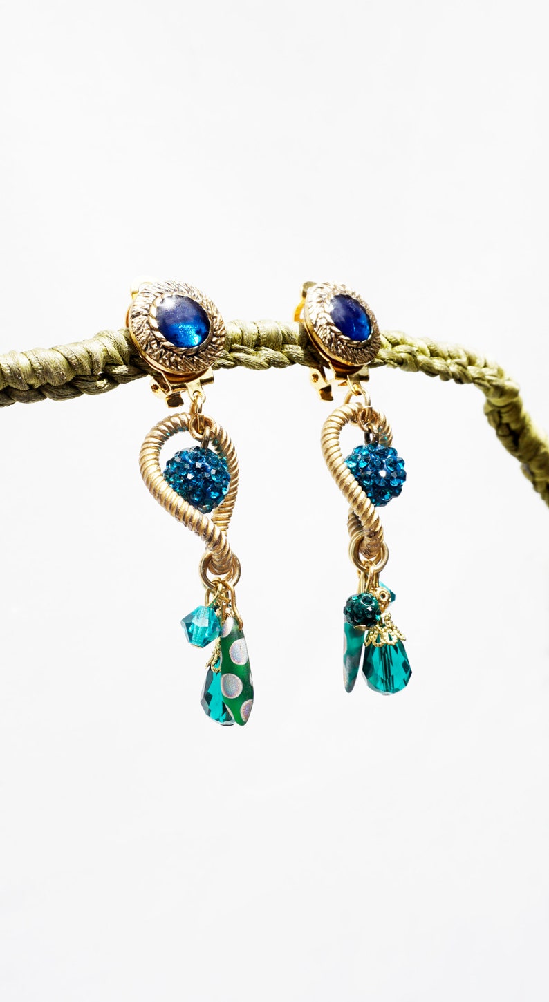 long earrings dangle cristal French design Hand made Nickel free vintage cabochon CLIP on earrings Green Emerald /& gold earrings