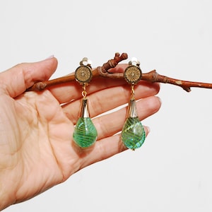 Murano Blown CLIP on Earrings Apple Green & gold Original Murano glass Blown teardrop bead dangle French design Hand made Nickel free