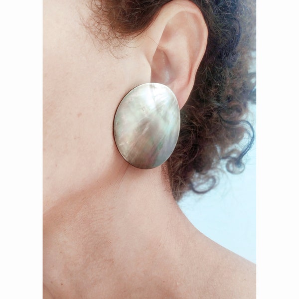 CLIPS Clip-on Earrings Vintage Beige & Blue Shell Rosette Lobe Jewelry French Creation Handmade