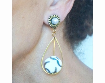 Boucles D'oreilles Clou Nacré Blanc & Strass Triangle - Style Doré Et Brillant, Occasion Bon état