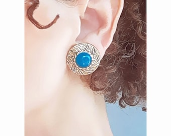 Orecchini a clip CLIPS, con gemma di agata blu, finitura oro vintage, design francese.