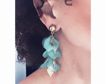 CLIP on earrings Blue-Green, Resine leafs, with turquoise Czech crystal beads, earrings Long Dangle, French design Hand made Nickel free