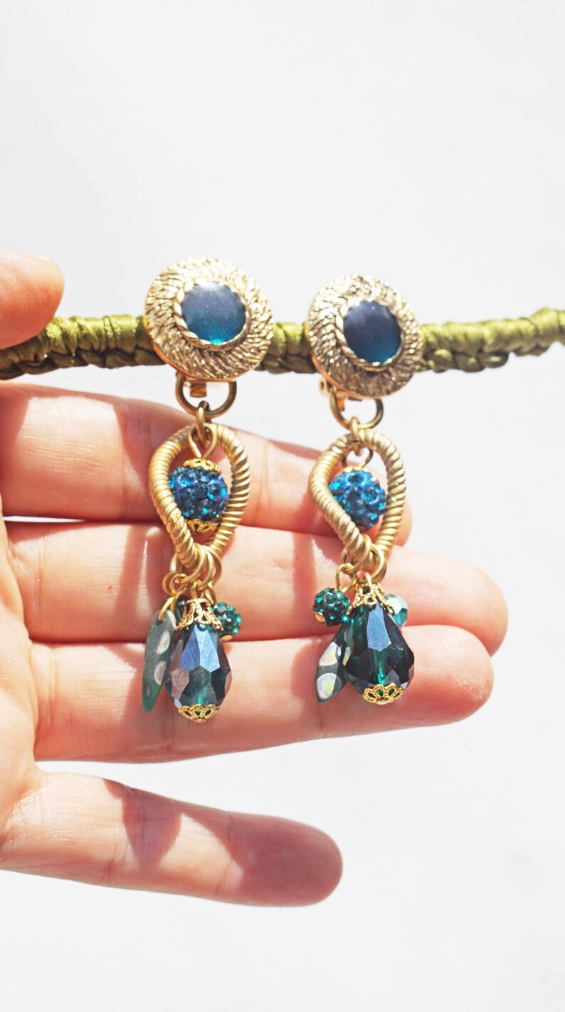 long earrings dangle cristal French design Hand made Nickel free vintage cabochon CLIP on earrings Green Emerald /& gold earrings