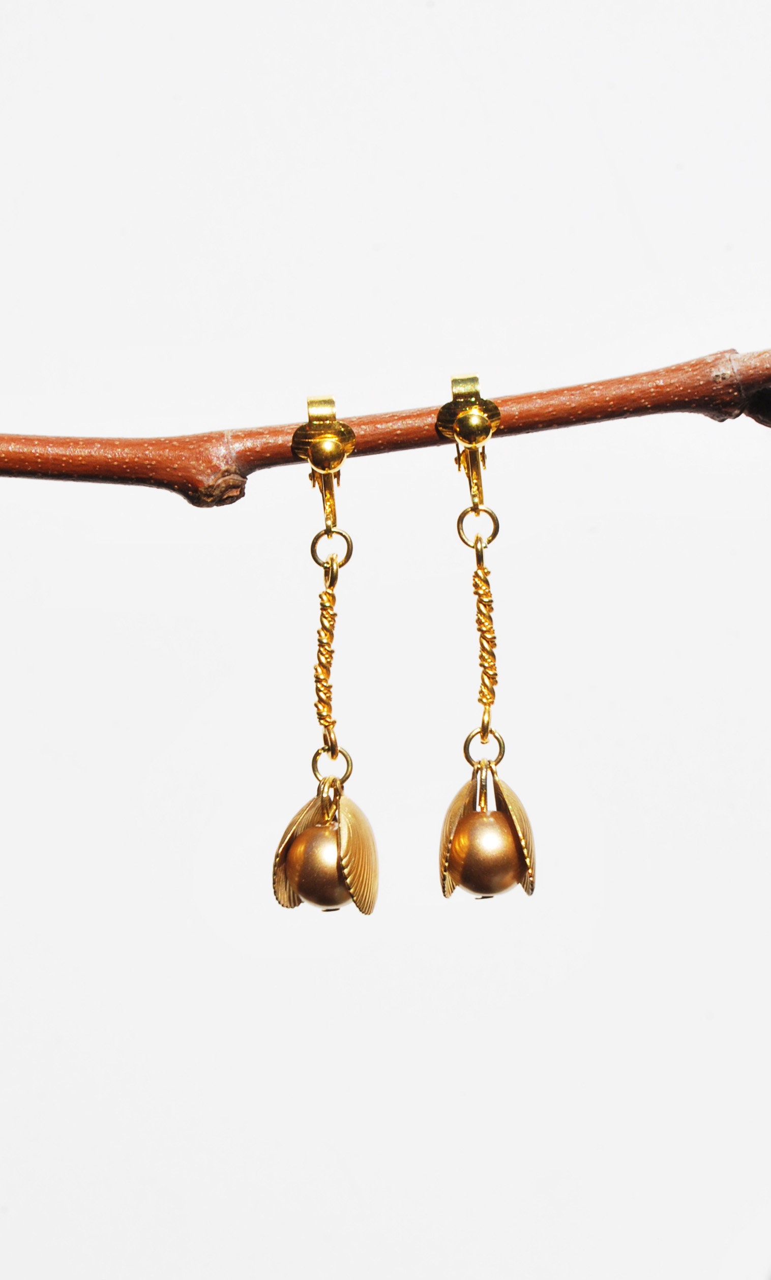 Grandes Boucles D'oreilles Clips Anciennes - Métal Doré Et Perles Nacrées, Style Vintage