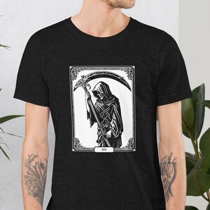 T-shirt unisexe Death Tarot par Arcane Alice | Cadeau pour elle, Cadeau pour lui, T-shirt de carte de tarot, T-shirt surnaturel, T-shirt goth, Faucheuse