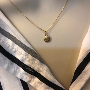 14K Solid Yellow Gold Sea Shell Scallop Charm Tiny Dainty Small Ocean Marine Charm Pendant for Necklace