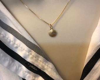14K Solid Yellow Gold Sea Shell Scallop Charm Tiny Dainty Small Ocean Marine Charm Pendant for Necklace