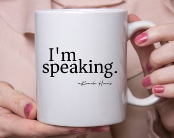 Sto parlando della tazza da caffè Kamala Harris, della signora Vicepresidente Kamala Harris, femminista, Presidente Harris, Prima donna presidente Kamala Harris