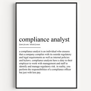 Peut inclure: Affiche imprimable noir et blanc avec la définition d'un analyste de la conformité. Le texte se lit comme suit : "compliance analyst [kəmˈplaɪəns ˈɒfɪsə(r)] noun a compliance analyst is an individual who ensures that a company complies with its outside regulatory and legal requirements as well as internal policies and bylaws. compliance analysts have a duty to their employer to work with management and staff to identify and manage regulatory risk. in reality, you perform the responsibilities of a compliance officer but just with less pay."