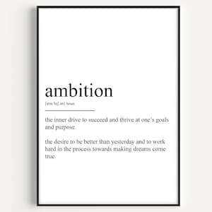 Puede incluir: Arte de pared imprimible en blanco y negro con la palabra "ambición" definida como "la fuerza interior para tener éxito y prosperar en tus objetivos y propósitos. El deseo de ser mejor que ayer y trabajar duro en el proceso para hacer realidad tus sueños."