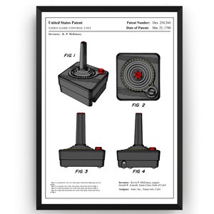 Op de afbeelding: Een zwart-witte lijntekening van een patent voor een videogame-besturingseenheid. Het patent is voor een videogame-besturingseenheid, en de tekening toont vier verschillende aanzichten van de eenheid. Het patentnummer is Des. 254,544 en de datum van het patent is 25 maart 1780. De uitvinder is K. P. McKinsey.