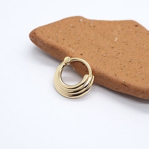 Brinco de cartilagem de concha de septo de linha tripla com clicker de ouro maciço 14k