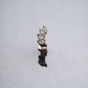 Bladklimmer labret met platte achterkant Mystic Green Topaas 14k massief goud