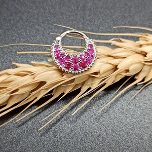 Pendiente tipo puño para la oreja, oro blanco macizo de 14 k, rubí degradado, piercing Daith, aro para la nariz, joyería para piercing, pendientes de hélice