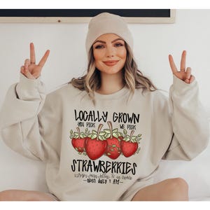 Strawberry Shirt | Botanical Sweatshirt | Cottagecore Sweatshirt | Garden Sweatshirt | Gift for her | Gift for mom | Youth or Adult
