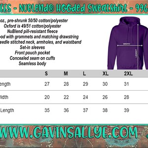 Peut inclure: Sweat-shirt &agrave; capuche violet avec un tableau des tailles indiquant les mesures en pouces pour la longueur du corps, la largeur du corps et la longueur des manches. Le sweat-shirt est compos&eacute; d'un m&eacute;lange de coton et de polyester.