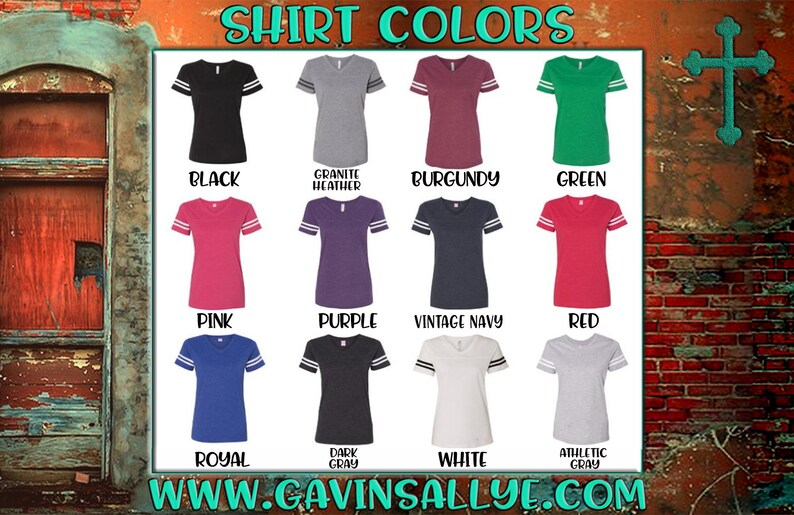 Puede incluir: Un gr&aacute;fico que muestra 12 colores diferentes de camisetas con rayas blancas en las mangas. Los colores son negro, gris jaspeado, burdeos, verde, rosa, morado, azul marino vintage, rojo, azul real, gris oscuro, blanco y gris deportivo. El texto "SHIRT COLORS" est&aacute; en la parte superior del gr&aacute;fico. El texto "WWW.GAVINSALLYE.COM" est&aacute; en la parte inferior del gr&aacute;fico.