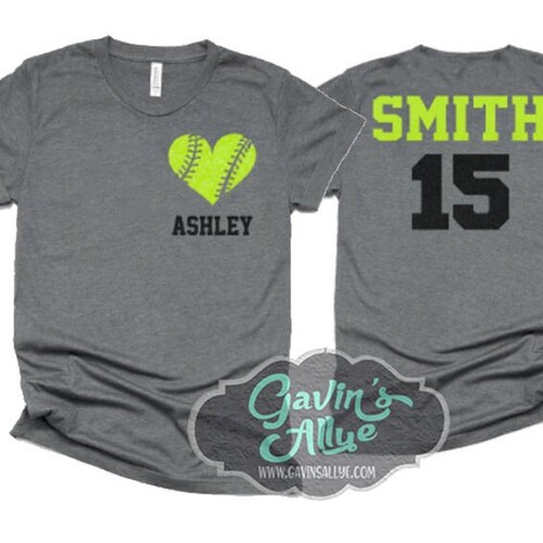 Camiseta de softbol con brillantina / Corazón de softbol / Personalizada / Camiseta de softbol / Camiseta de softbol / Personalízala para jóvenes o adultos