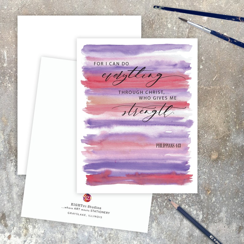 Peut inclure: Une carte aquarelle avec un fond violet, rose et orange. La carte pr&eacute;sente la citation "Car je peux tout par celui qui me fortifie." Philippiens 4:13.