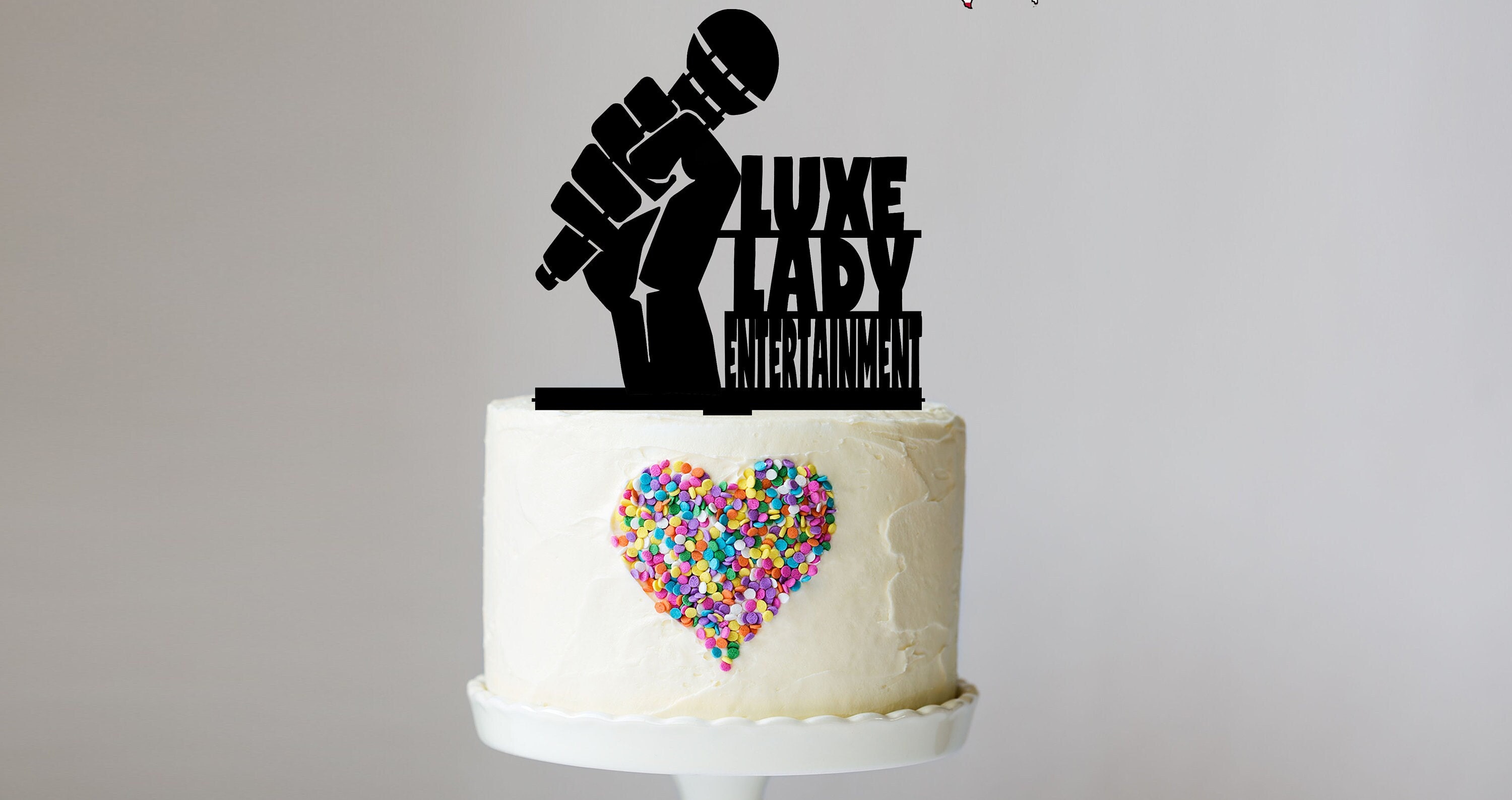 Wedding singer cake lady | Beachweddingtips.com