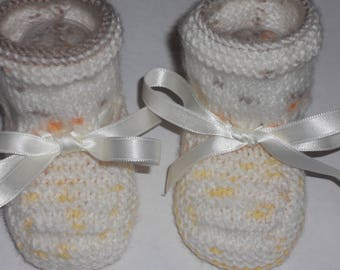 chaussons bébé en laine acrylique blanc moucheté