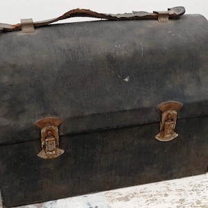 VINTAGE lunch box with leather handle