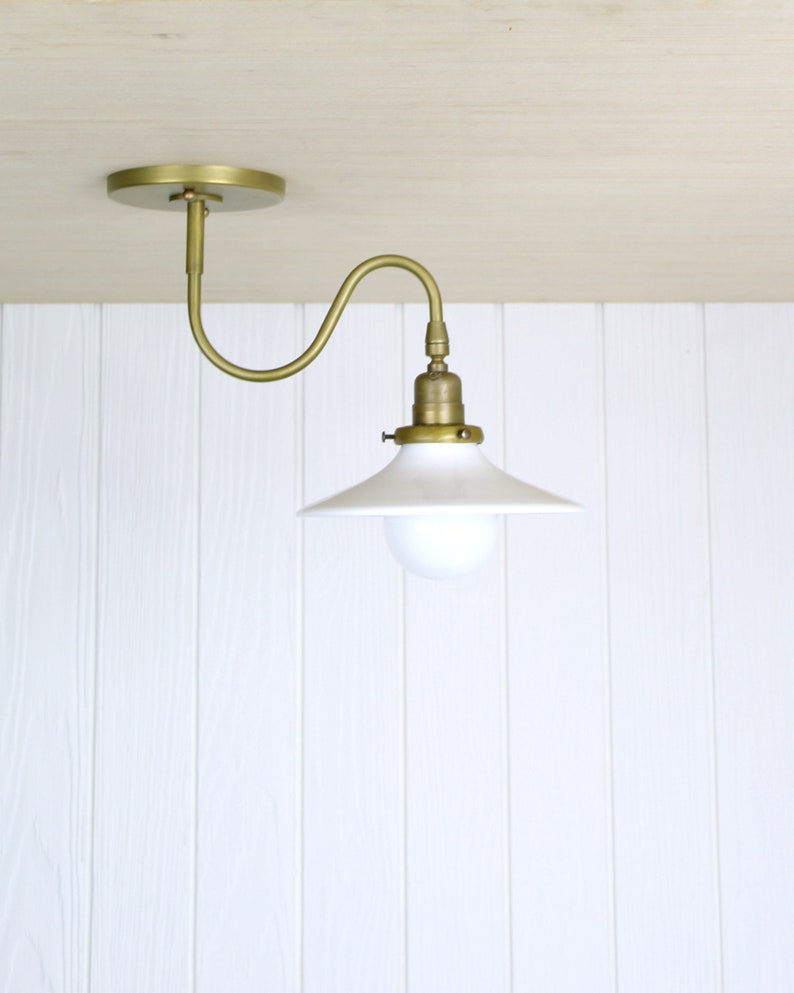 Ondu Flush Mount Lampada da soffitto con braccio curvo ondulato in ottone, paralume in vetro da incasso immagine 7