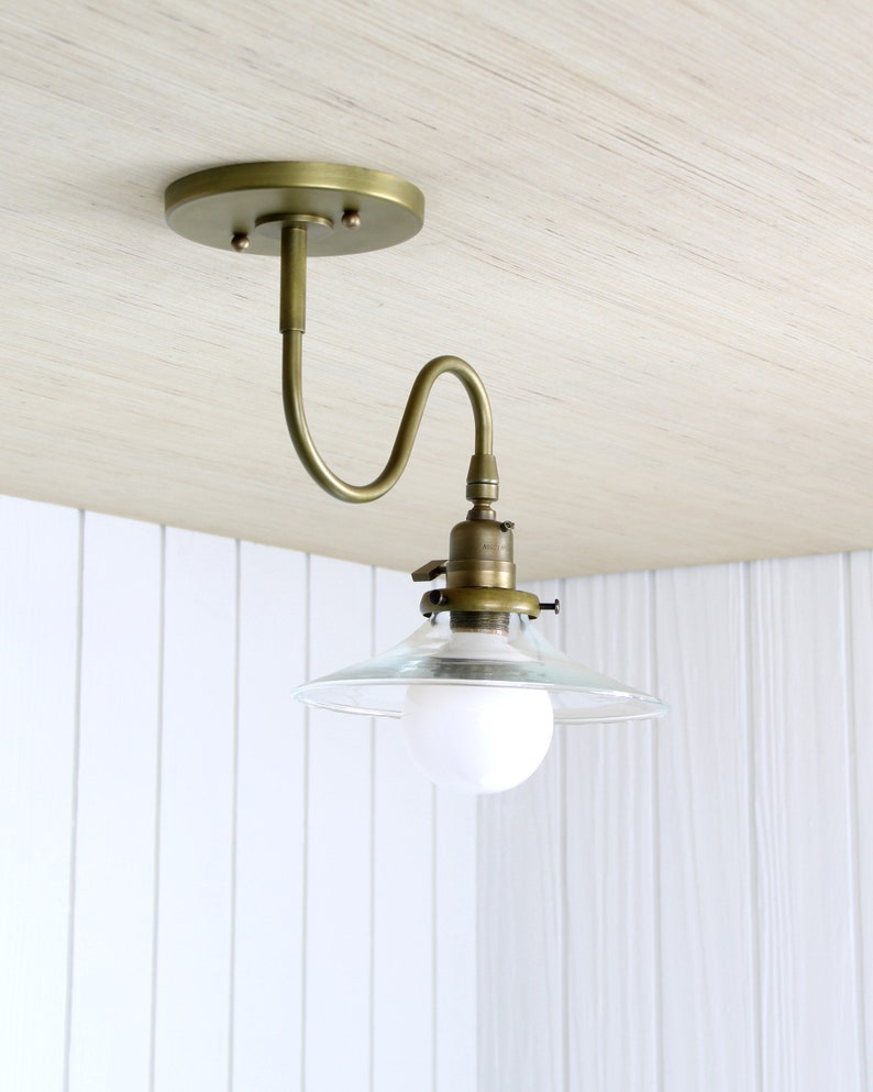 Ondu Flush Mount Lampada da soffitto con braccio curvo ondulato in ottone, paralume in vetro da incasso immagine 5