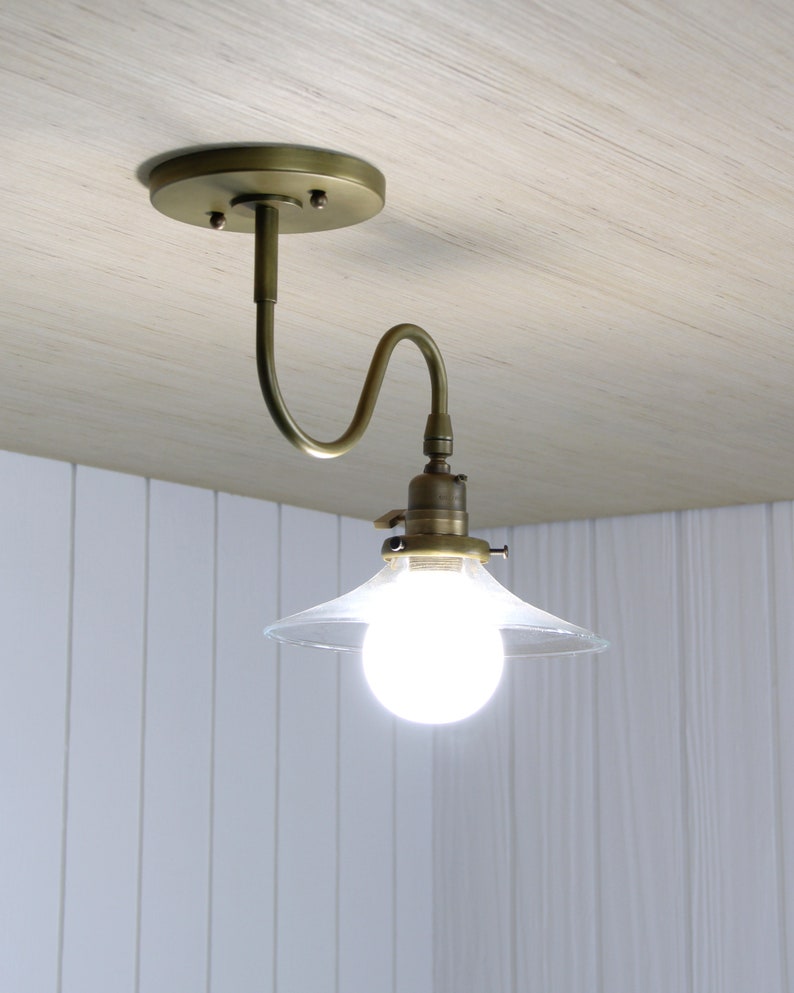 Ondu Flush Mount Lampada da soffitto con braccio curvo ondulato in ottone, paralume in vetro da incasso immagine 6