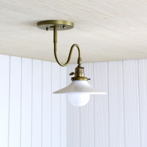 Ondu Flush Mount Lampada da soffitto con braccio curvo ondulato in ottone, paralume in vetro da incasso immagine 8