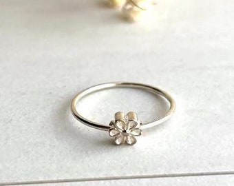 Daisy Fidget Spinner Ring, Dainty Sterling Silver Nature Ring for Women, Sensory Thumb Ring for Her, Playful Kinetic Jewelry Gift