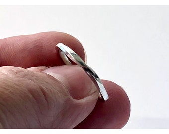 Sierlijke Sterling zilveren ring, minimalistische Mobius band, Twist Eternity stapelen sieraden, eenvoudige duim knokkel ring