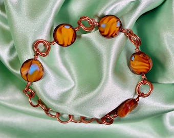 Amber Swirl Glass Bead Bracelet – Hammered Copper Link Jewelry – Adjustable Hook Clasp – Rustic Artisan Style