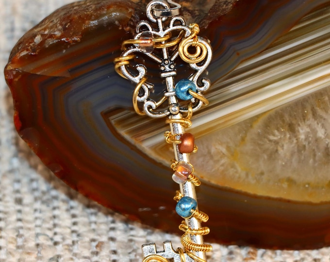 Steampunk Skeleton Keychain – Wire Wrapped Vintage Style Charm – Mixed Metal Victorian Accessory