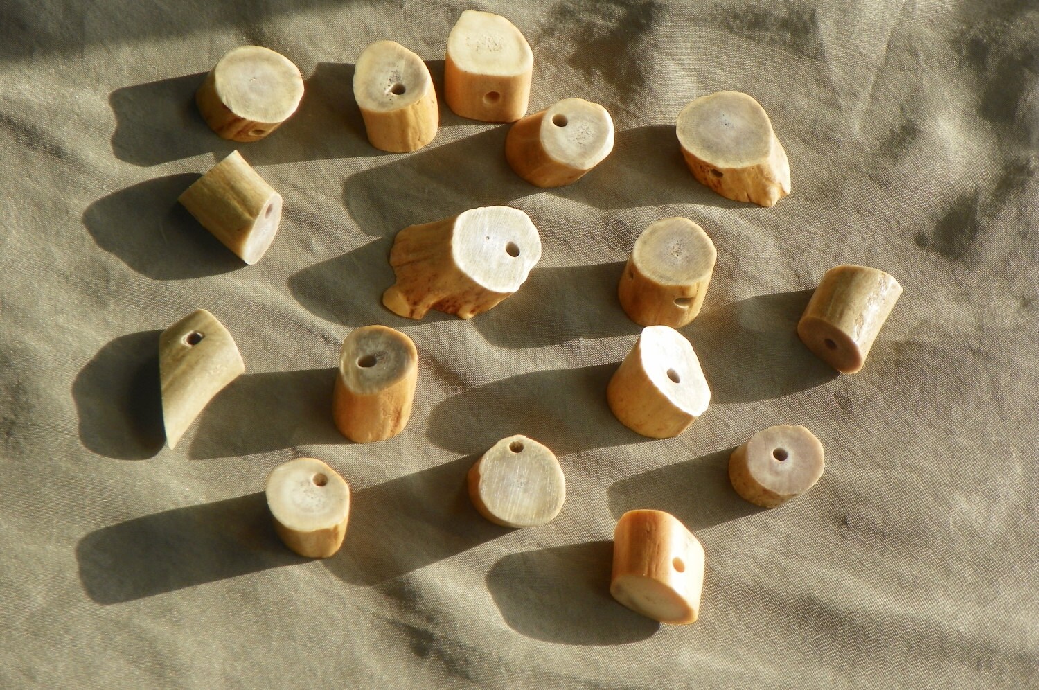 Antler Beads, Natural Whitetail Deer Antler Bone Beads, Lot of 16 Large